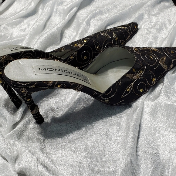 Heels - Picture 2 of 4